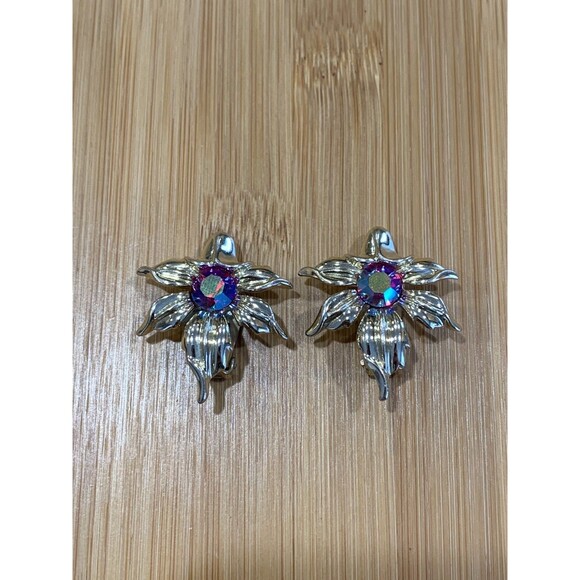 Emmons 1950's Purple Red Aurora Borealis Crystal Flower Clip On Earrings - Picture 1 of 5